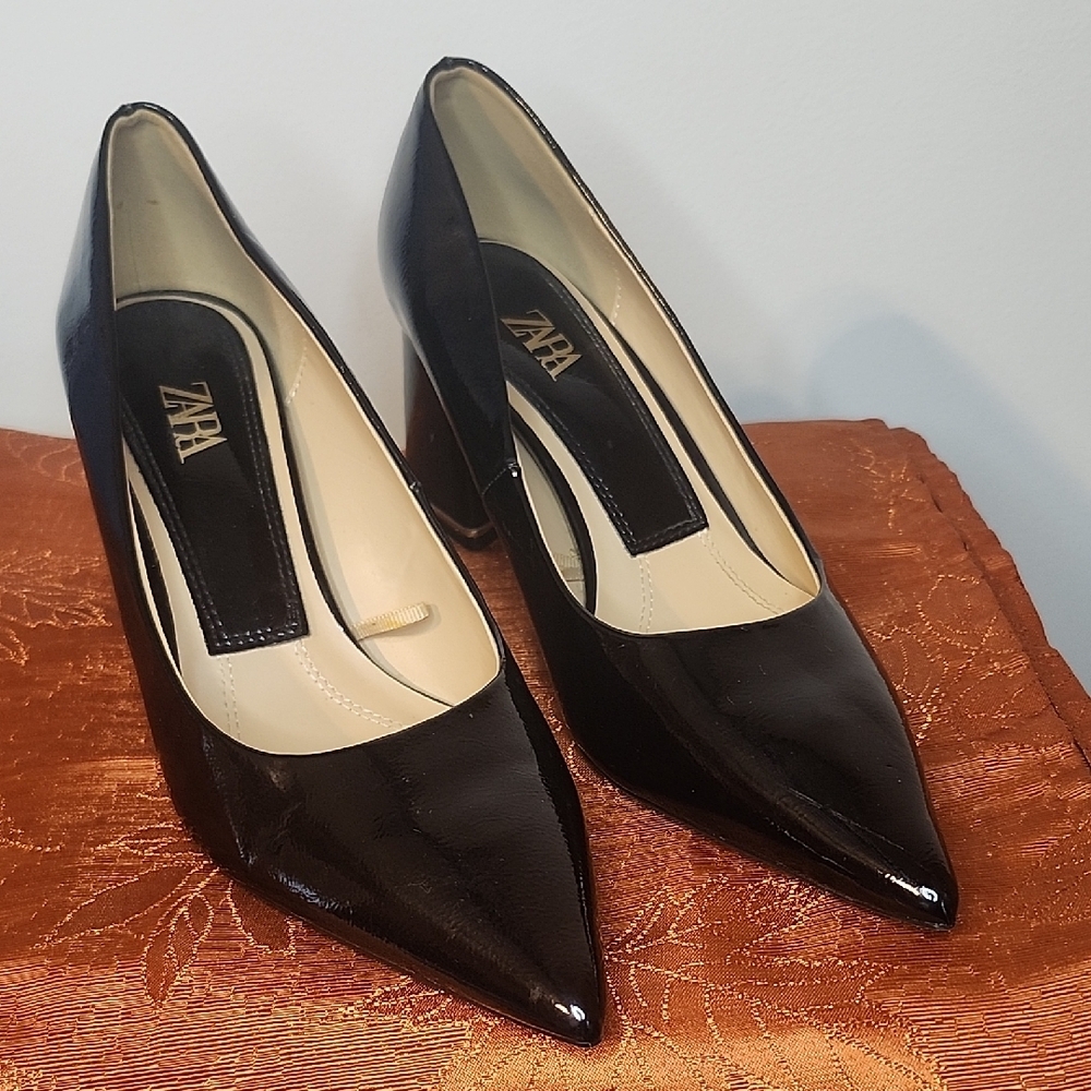 Zara Glossy Black Pointed Toe Flare Heel Shoe Women's Size 9